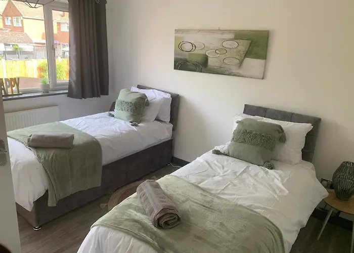 Crowthorne House, Beautiful 3 Bedroom Home For Upto 8 Guests, With Sofa Bed Cul-De-Sac With Private Driveway