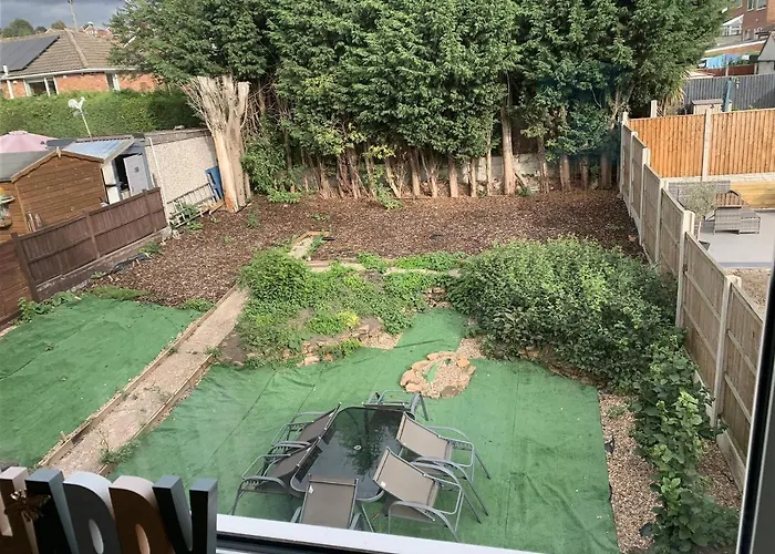 Crowthorne House, Beautiful 3 Bedroom Home For Upto 8 Guests, With Sofa Bed Cul-De-Sac With Private Driveway