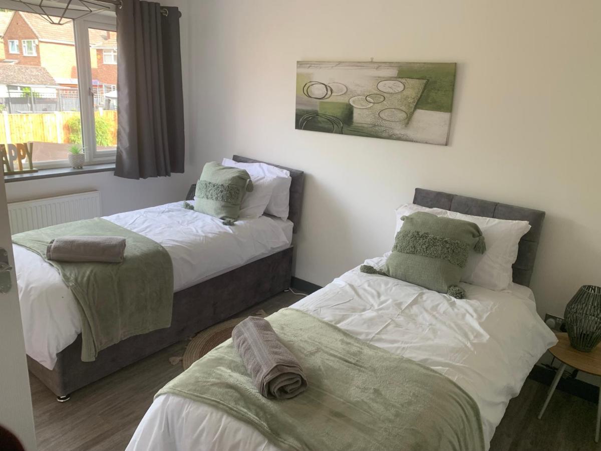 Casa vacanze Crowthorne House, Beautiful 3 Bedroom For Upto 8 Guests, With Sofa Bed Cul-de-sac With Private Driveway